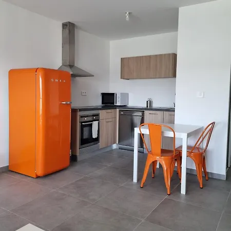 Napoland Beau T2 Avec Grande Terrasse Et Garage 아파트 *